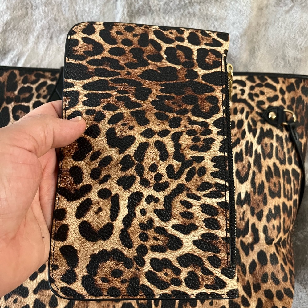 NWOT Daisy Rose Leopard Print Tote with Pouch - Picture 7 of 12